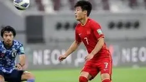 “斯诺克巅峰对决！肖国栋遗憾告别，罗伯逊强势挺进四强战局！”