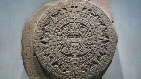 三笘薰盼在赛场绽放，团队携手攻克难关取得胜利