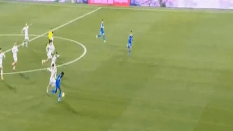 欧冠情报：纽卡三大中卫出现用人荒，卡拉巴赫核心中卫伤退！